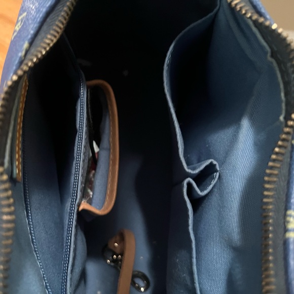 Dooney & Bourke bucket bag, good use condition, blue with zip top - Picture 4 of 5